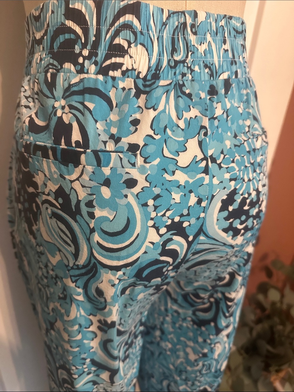 Lilly Pulitzer Rici stretch Resort white Mermazing Blue Floral M pockets pants - Picture 10 of 13